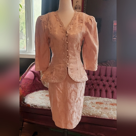 1980s two piece skirt suit - Picture 5 of 6